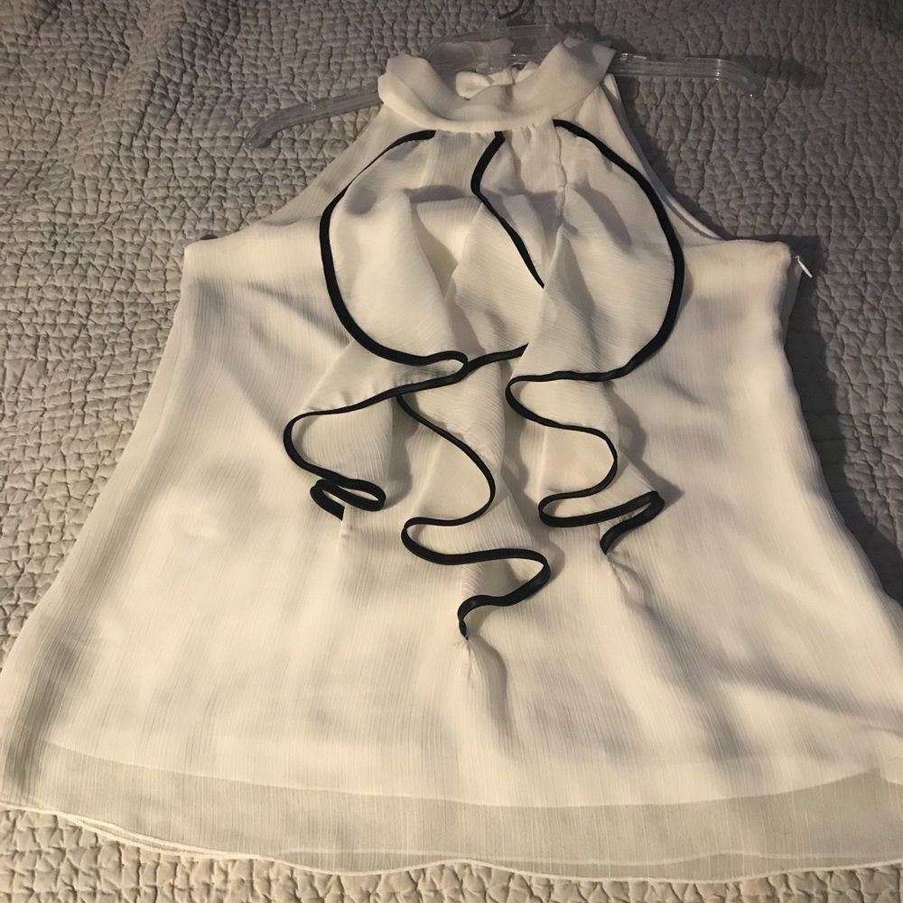 🚫NOT FOR SALE🚫Beautiful sleeveless blouse